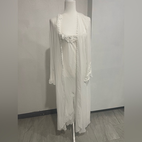 Flora Nikrooz Other - Flora Nikrooz White Sheer Lace Robe Set